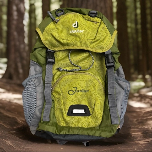 Deuter Junior Kids Hiking Backpack Green & Gray Outdoor Day Travel EUC - Picture 1 of 14